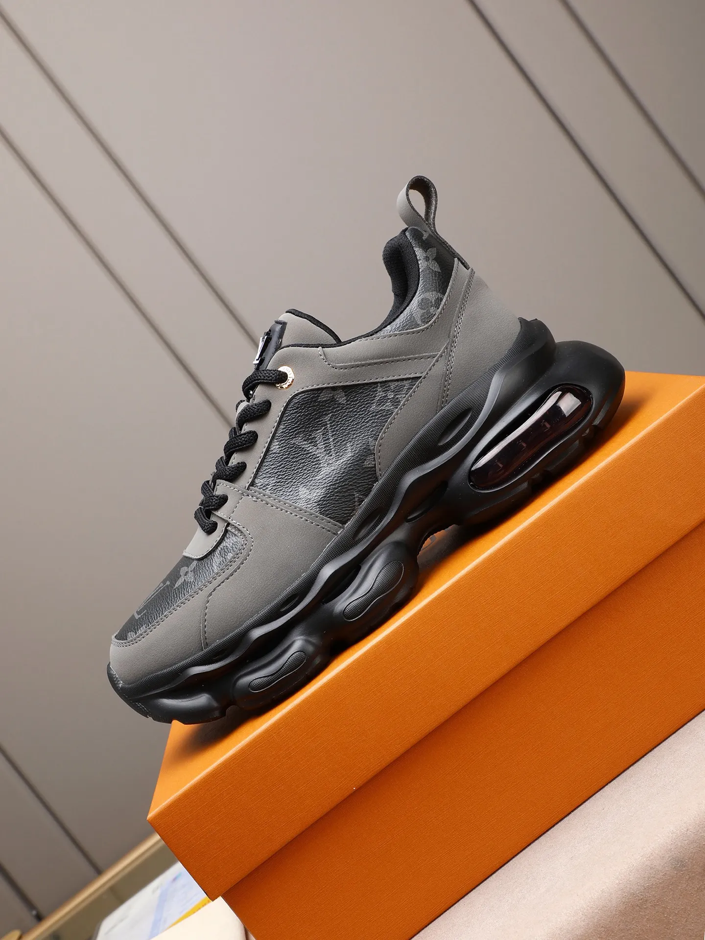 Men's shoes 💰460 [LV] Made of imported L special materials spliced ​​with cowhide and comfortable mesh lining. Private molded foam air cushion outsole, super light and comfortable on the feet! Perfect last shape, generous and fashionable design, 5 colors available! Code number: 38–44 (45 customized